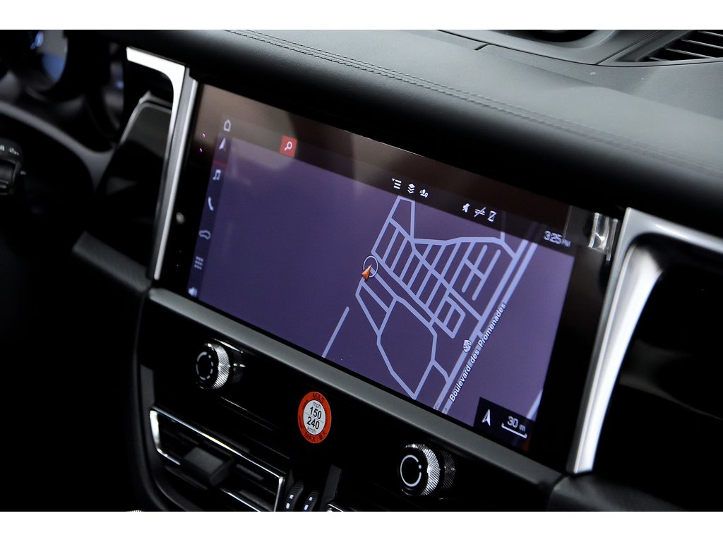 2024 Porsche Macan S AWD / Premium Plus / Air Suspension / BOSE in Laval, Quebec - 34 - w1024h768px