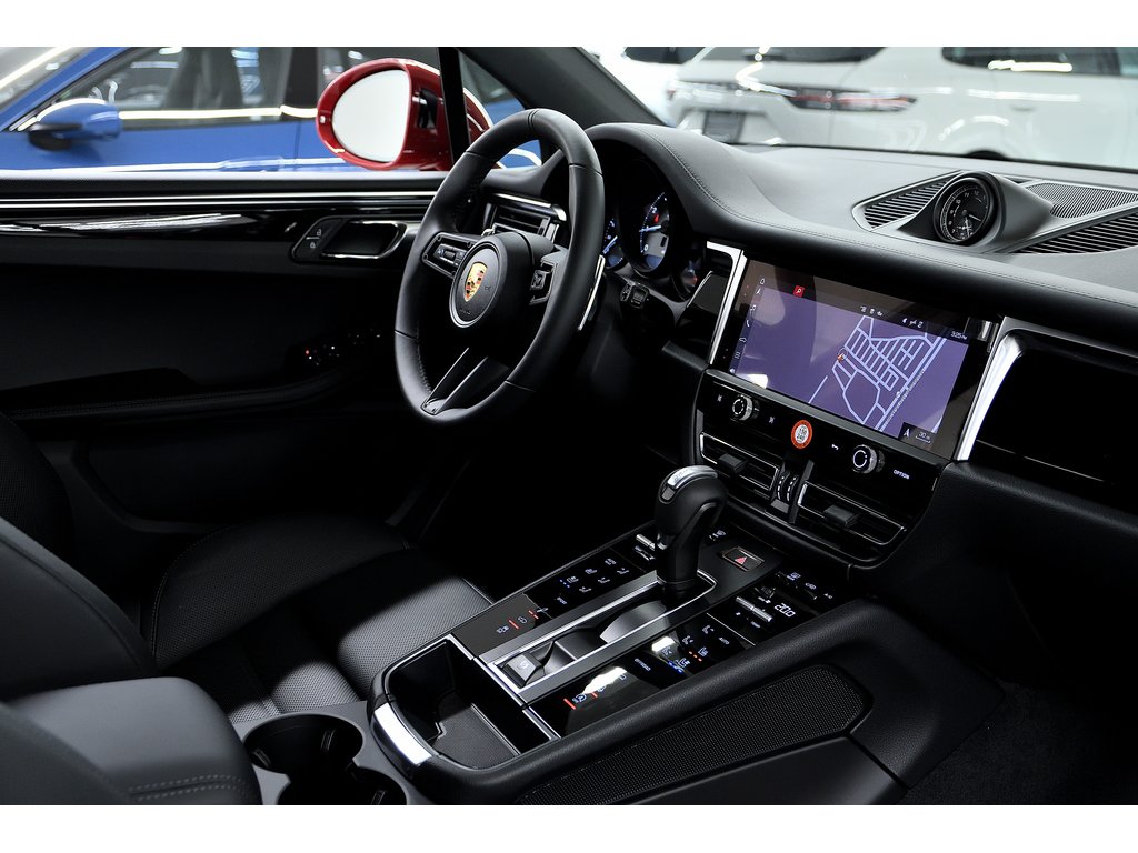 2024 Porsche Macan S AWD / Premium Plus / Air Suspension / BOSE in Laval, Quebec - 33 - w1024h768px