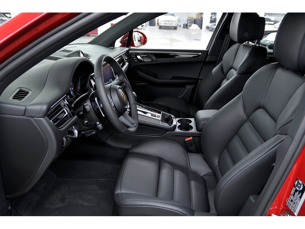 2024 Porsche Macan S AWD / Premium Plus / Air Suspension / BOSE in Laval, Quebec - 15 - w1024h768px