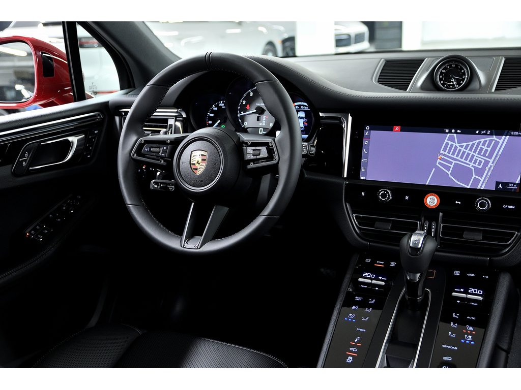 2024 Porsche Macan S AWD / Premium Plus / Air Suspension / BOSE in Laval, Quebec - 39 - w1024h768px