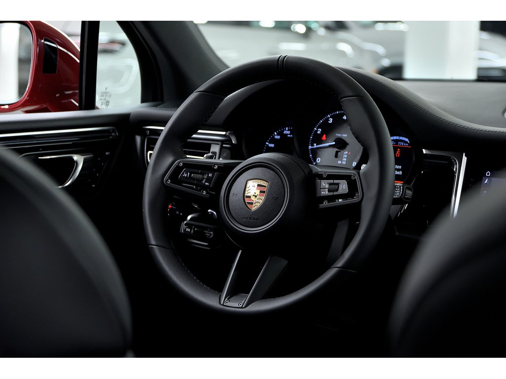 2024 Porsche Macan S AWD / Premium Plus / Air Suspension / BOSE in Laval, Quebec - 40 - w1024h768px