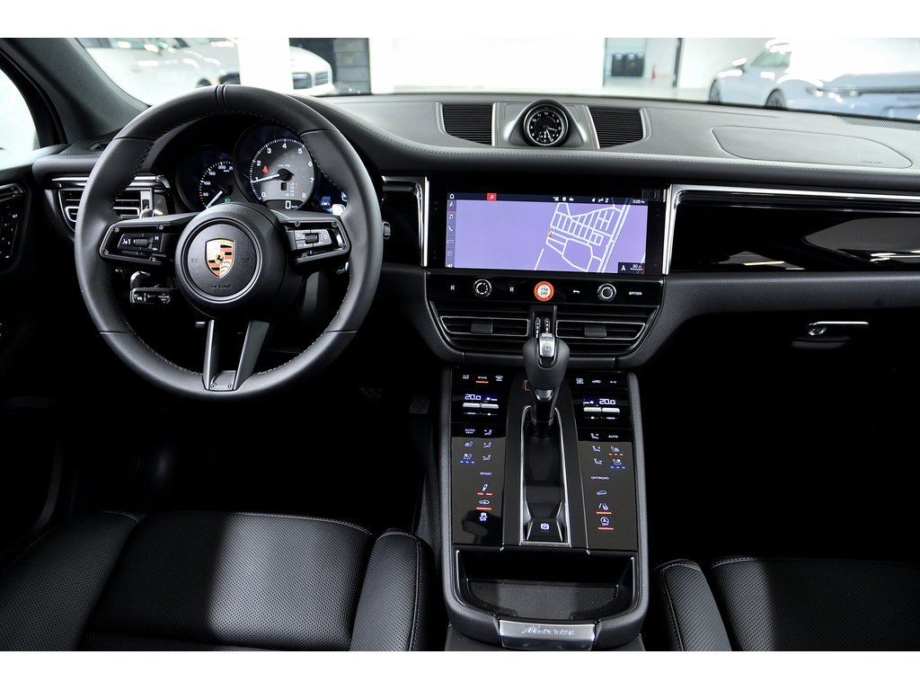 2024 Porsche Macan S AWD / Premium Plus / Air Suspension / BOSE in Laval, Quebec - 38 - w1024h768px