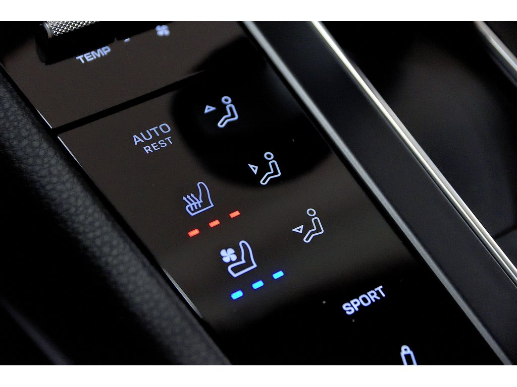 2024 Porsche Macan S AWD / Premium Plus / Air Suspension / BOSE in Laval, Quebec - 29 - w1024h768px