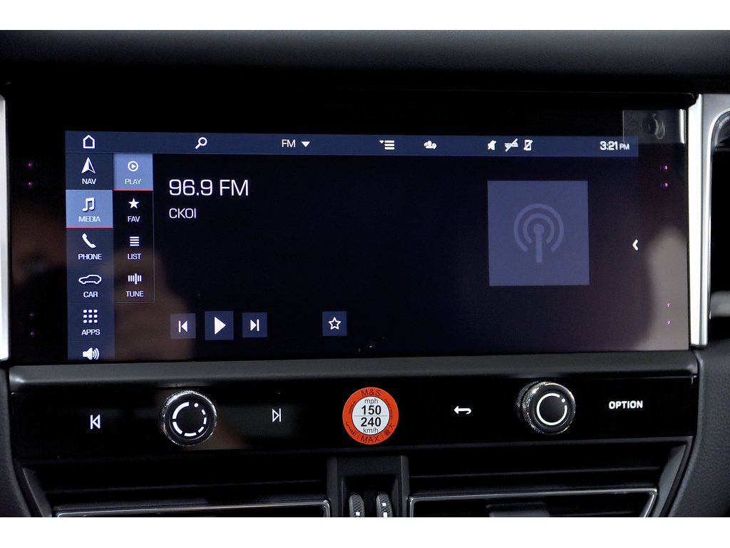 2024 Porsche Macan S AWD / Premium Plus / Air Suspension / BOSE in Laval, Quebec - 23 - w1024h768px