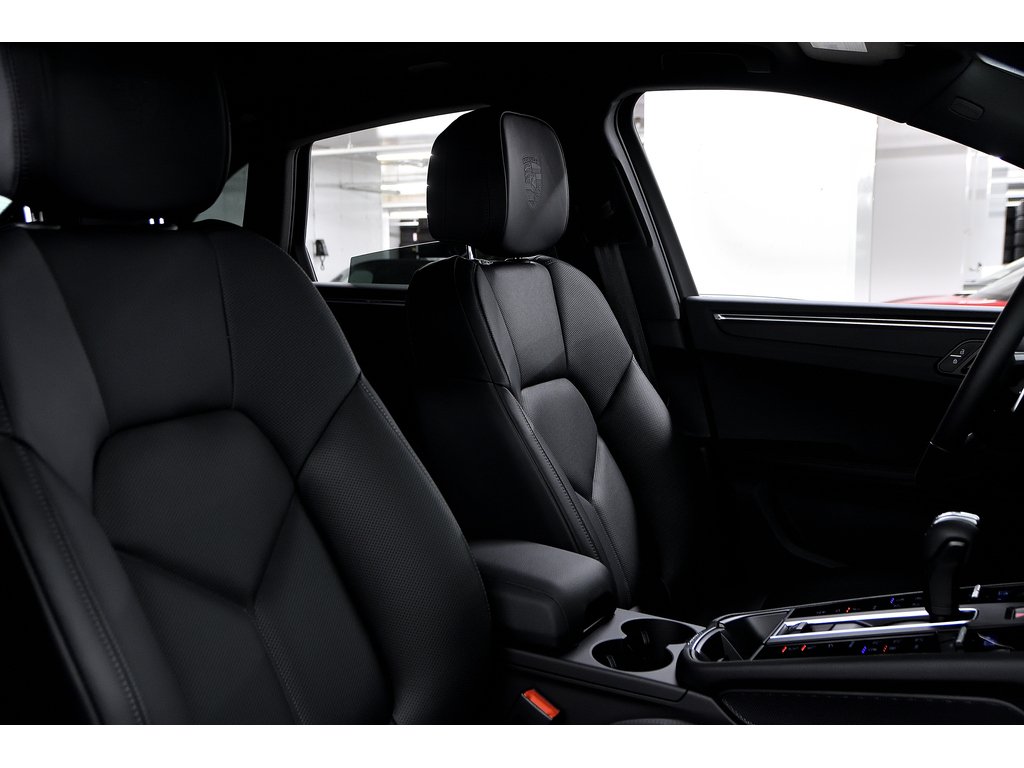2024 Porsche Macan AWD / Premium Plus Package / Air Suspension / BOSE in Laval, Quebec - 39 - w1024h768px
