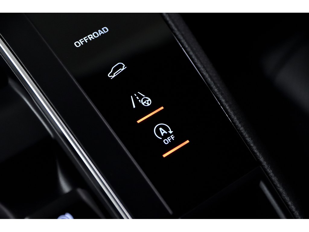 2024 Porsche Macan AWD / Premium Plus Package / Air Suspension / BOSE in Laval, Quebec - 29 - w1024h768px