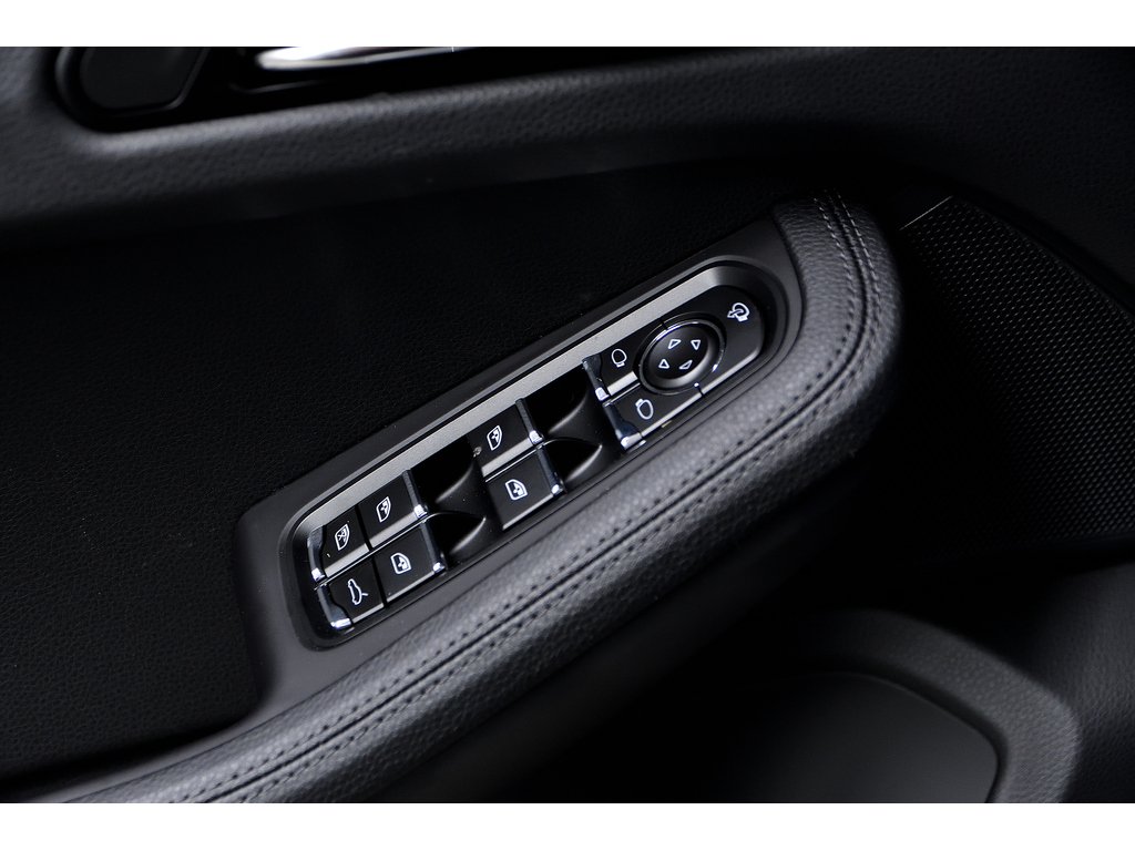 2024 Porsche Macan AWD / Premium Plus Package / Air Suspension / BOSE in Laval, Quebec - 31 - w1024h768px