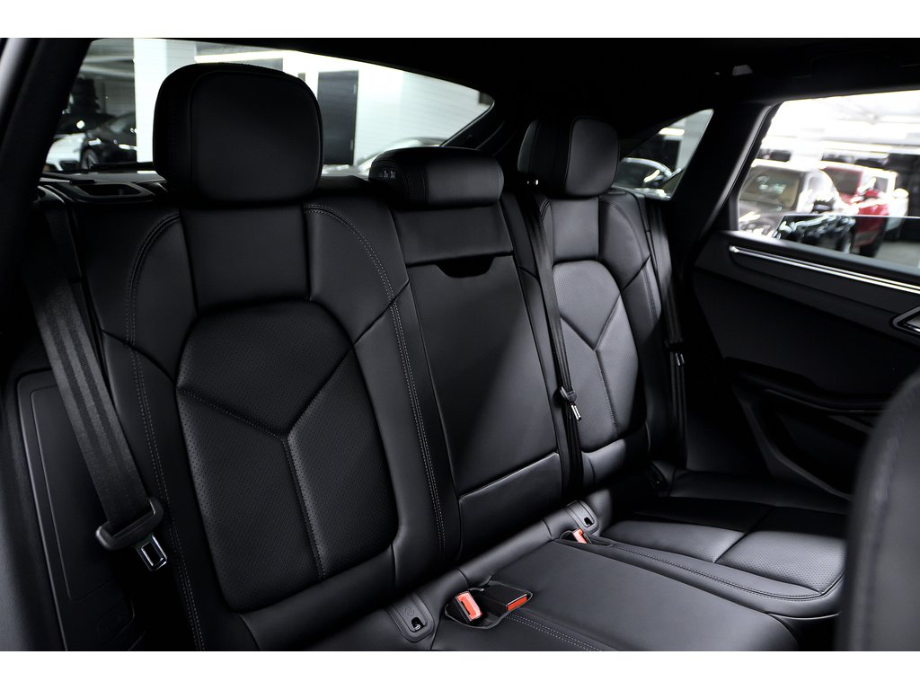 2024 Porsche Macan AWD / Premium Plus Package / Air Suspension / BOSE in Laval, Quebec - 40 - w1024h768px