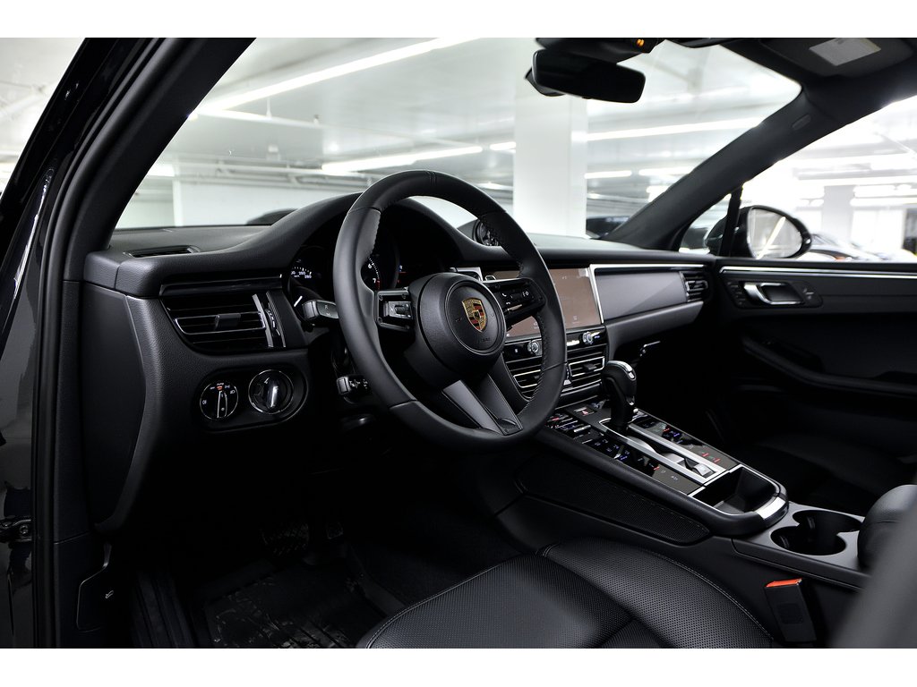 2024 Porsche Macan AWD / Premium Plus Package / Air Suspension / BOSE in Laval, Quebec - 13 - w1024h768px