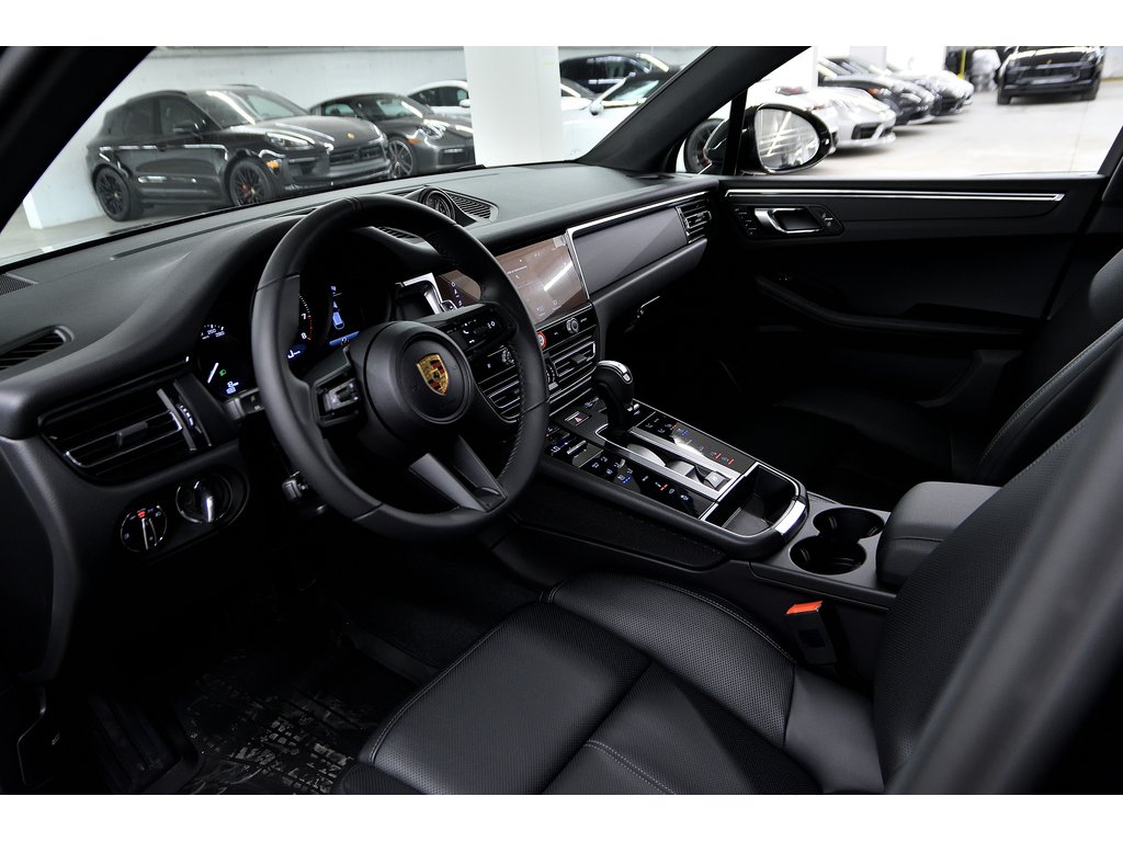 2024 Porsche Macan AWD / Premium Plus Package / Air Suspension / BOSE in Laval, Quebec - 14 - w1024h768px