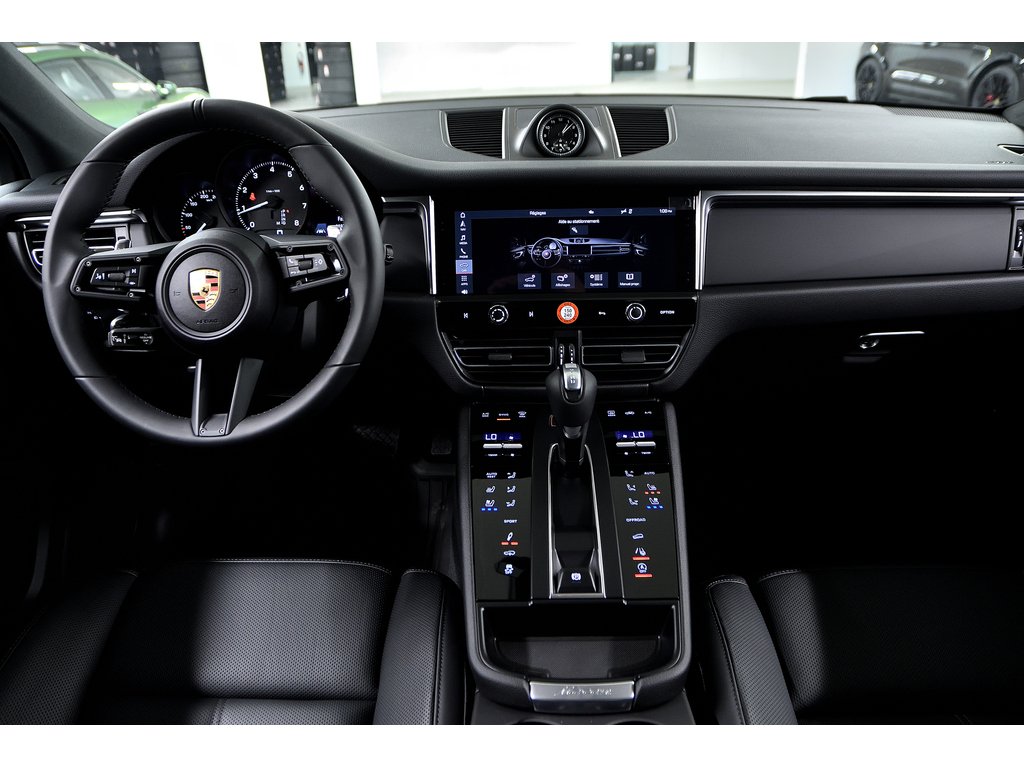 2024 Porsche Macan AWD / Premium Plus Package / Air Suspension / BOSE in Laval, Quebec - 34 - w1024h768px