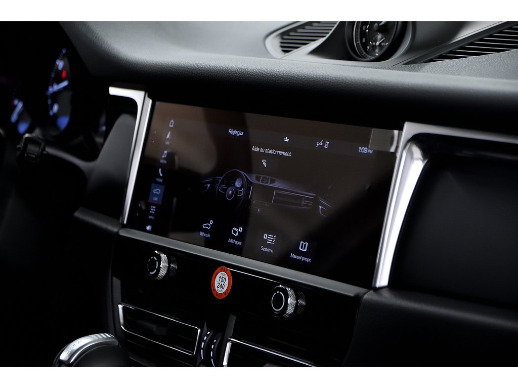 2024 Porsche Macan AWD / Premium Plus Package / Air Suspension / BOSE in Laval, Quebec - 38 - w1024h768px