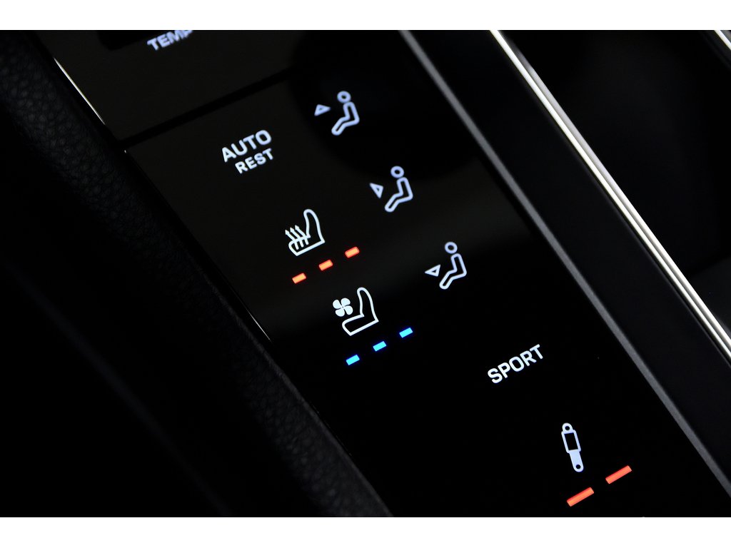 2024 Porsche Macan AWD / Premium Plus Package / Air Suspension / BOSE in Laval, Quebec - 27 - w1024h768px