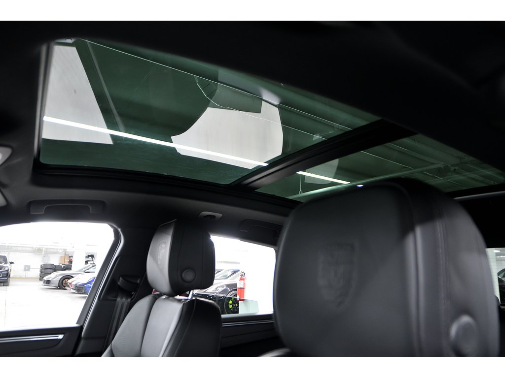 2024 Porsche Macan AWD / Premium Plus Package / Air Suspension / BOSE in Laval, Quebec - 17 - w1024h768px