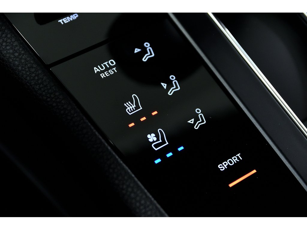 2024 Porsche Macan AWD / Premium Package Plus / Sport Exhaust in Laval, Quebec - 28 - w1024h768px