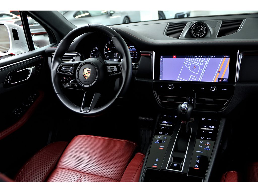 2024 Porsche Macan AWD / Premium Package Plus / Sport Exhaust in Laval, Quebec - 39 - w1024h768px
