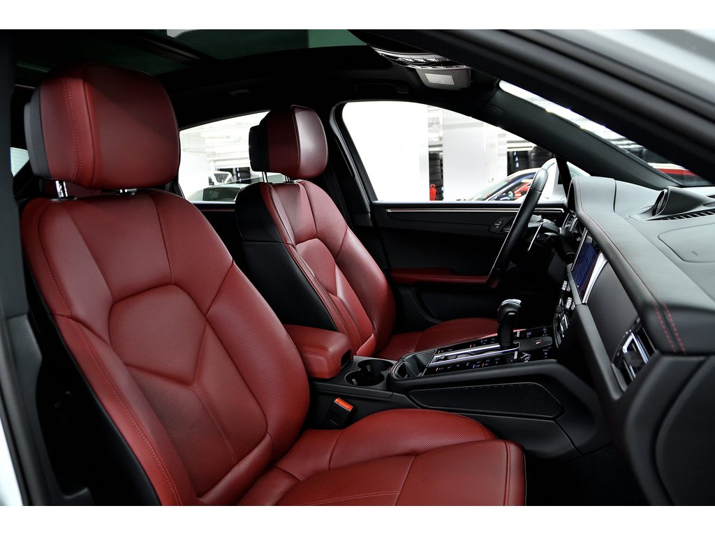 2024 Porsche Macan AWD / Premium Package Plus / Sport Exhaust in Laval, Quebec - 36 - w1024h768px