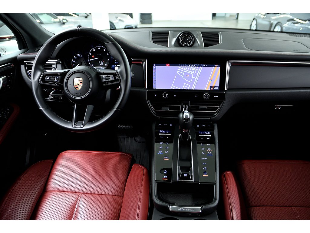 2024 Porsche Macan AWD / Premium Package Plus / Sport Exhaust in Laval, Quebec - 38 - w1024h768px