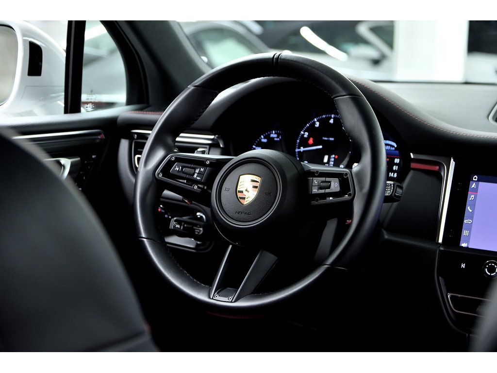 2024 Porsche Macan AWD / Premium Package Plus / Sport Exhaust in Laval, Quebec - 40 - w1024h768px
