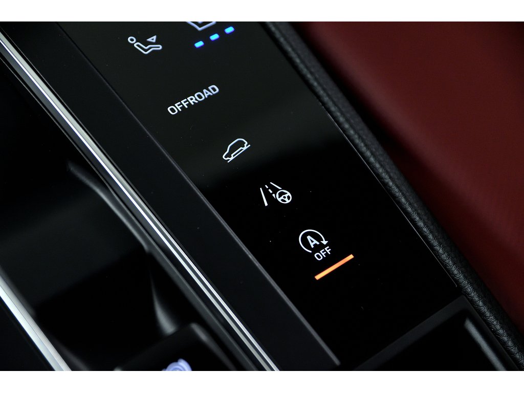 2024 Porsche Macan AWD / Premium Package Plus / Sport Exhaust in Laval, Quebec - 30 - w1024h768px