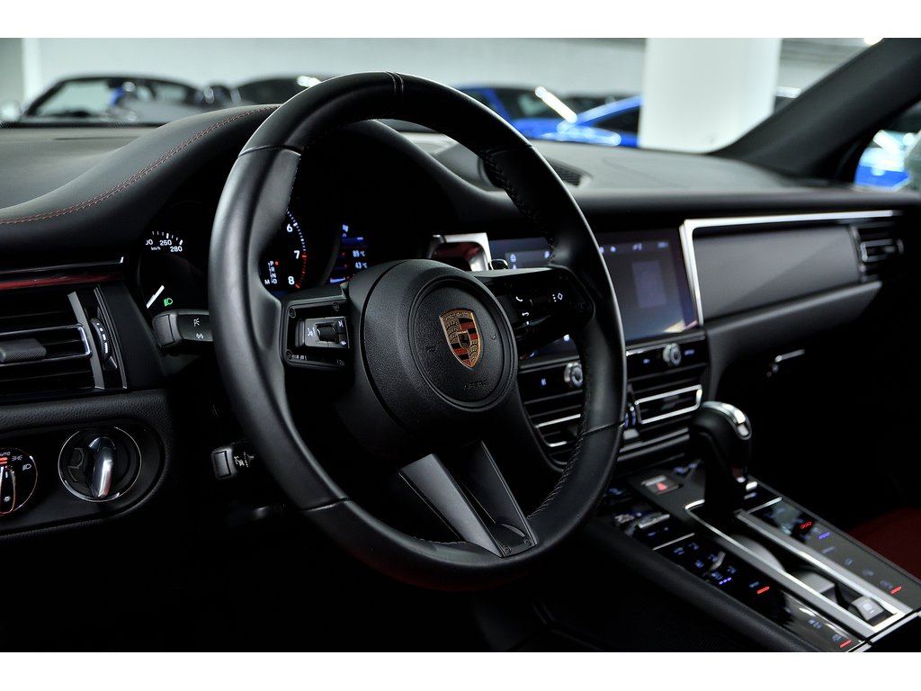 2024 Porsche Macan AWD / Premium Package Plus / Sport Exhaust in Laval, Quebec - 11 - w1024h768px