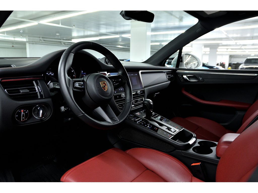 2024 Porsche Macan AWD / Premium Package Plus / Sport Exhaust in Laval, Quebec - 12 - w1024h768px