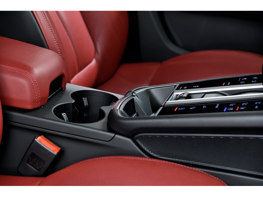 2024 Porsche Macan AWD / Premium Package Plus / Sport Exhaust in Laval, Quebec - 37 - w1024h768px
