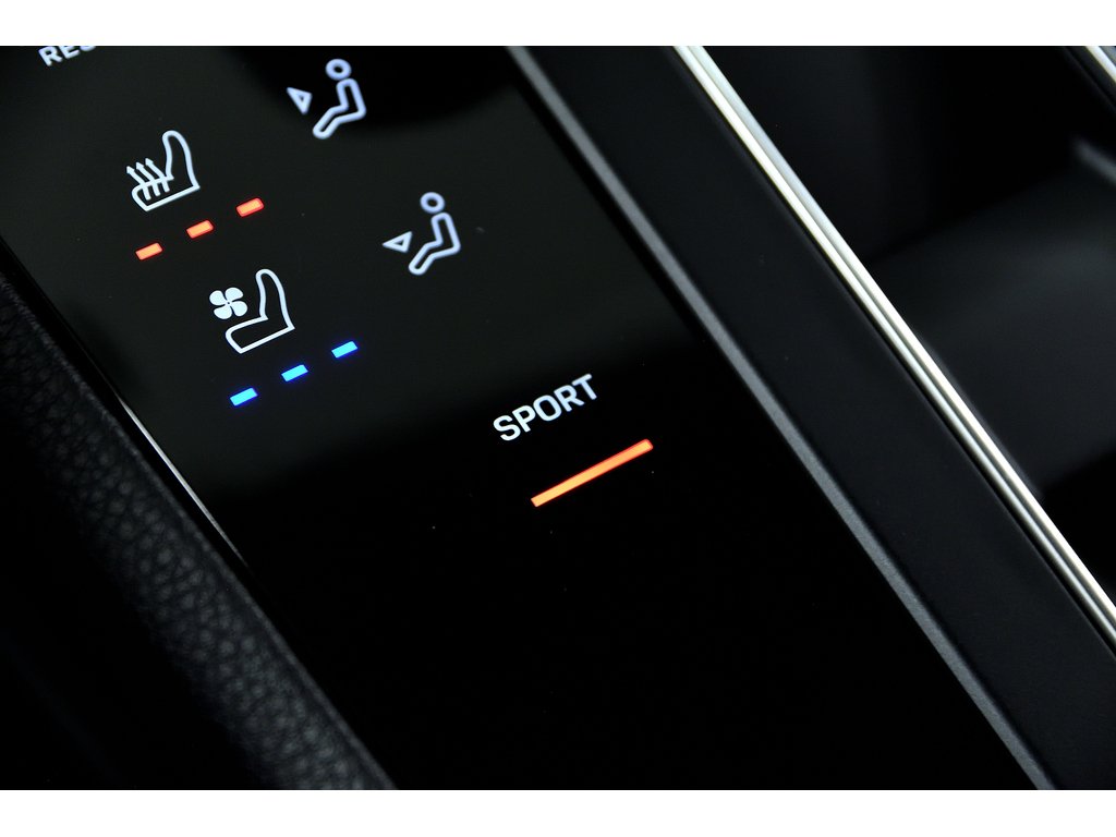 2024 Porsche Macan AWD / Premium Package Plus / Sport Exhaust in Laval, Quebec - 27 - w1024h768px