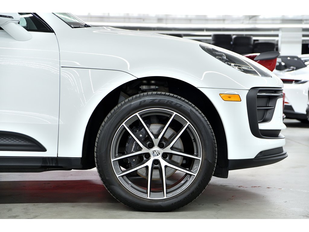 2024 Porsche Macan AWD / Premium Package Plus / Sport Exhaust in Laval, Quebec - 9 - w1024h768px