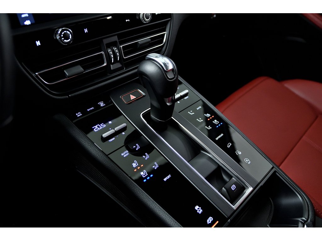 2024 Porsche Macan AWD / Premium Package Plus / Sport Exhaust in Laval, Quebec - 26 - w1024h768px