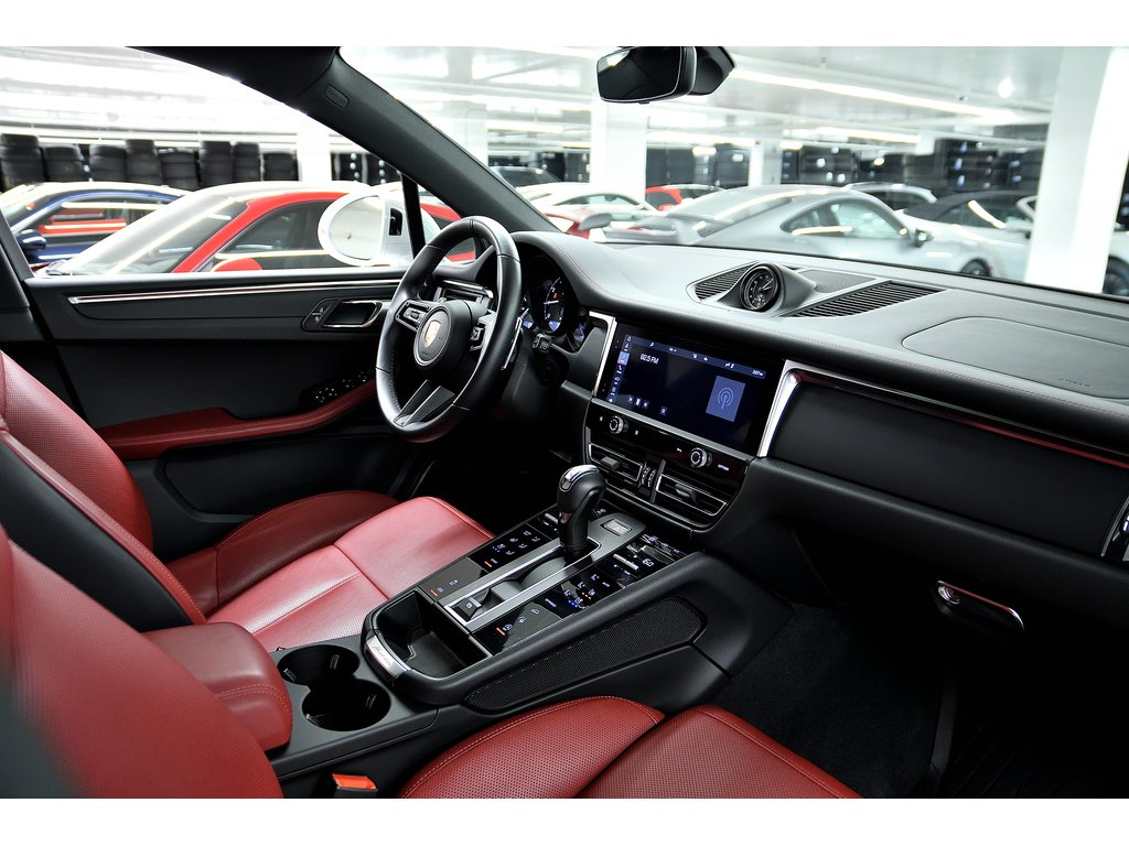 2024 Porsche Macan AWD / Premium Package Plus / Sport Exhaust in Laval, Quebec - 33 - w1024h768px