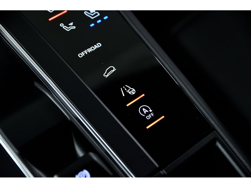 2024 Porsche Macan S AWD / Premium Package Plus / Sport Exhaust in Laval, Quebec - 32 - w1024h768px