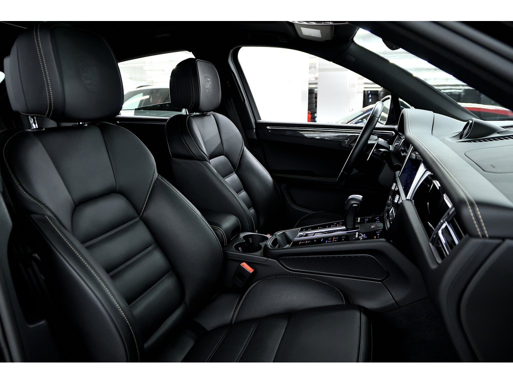 2024 Porsche Macan S AWD / Premium Package Plus / Sport Exhaust in Laval, Quebec - 38 - w1024h768px