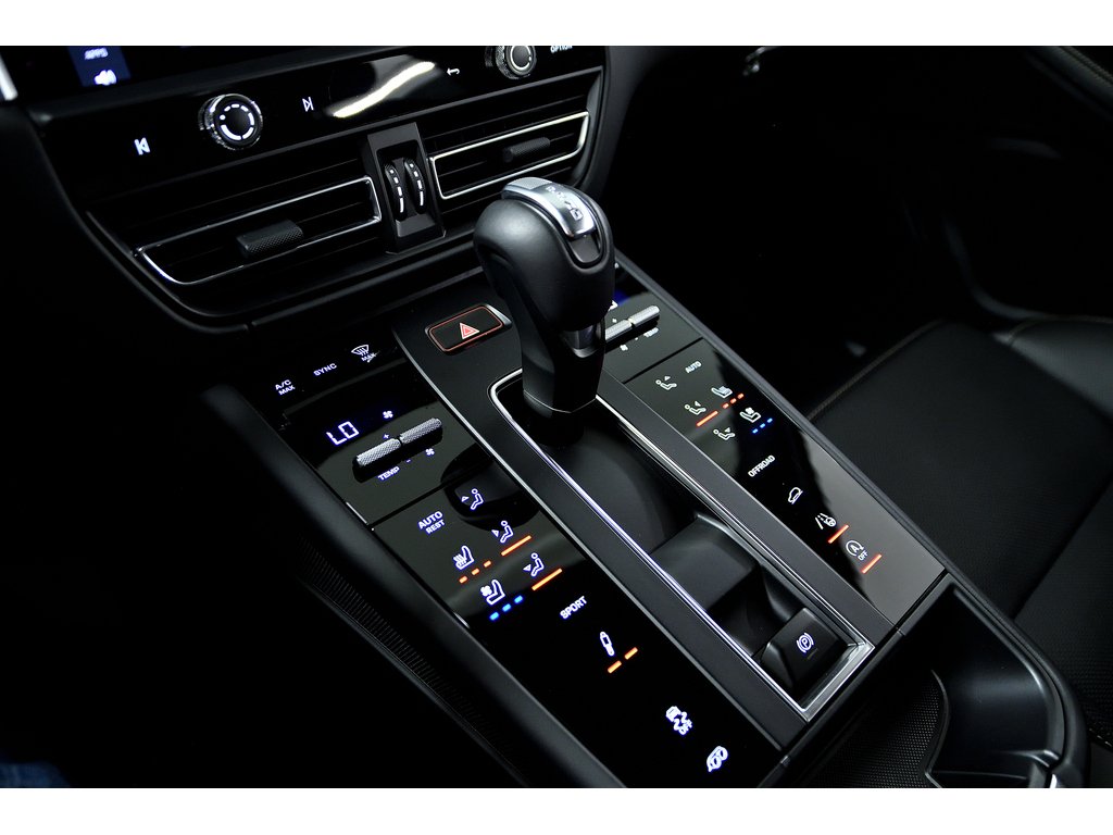 2024 Porsche Macan S AWD / Premium Package Plus / Sport Exhaust in Laval, Quebec - 28 - w1024h768px