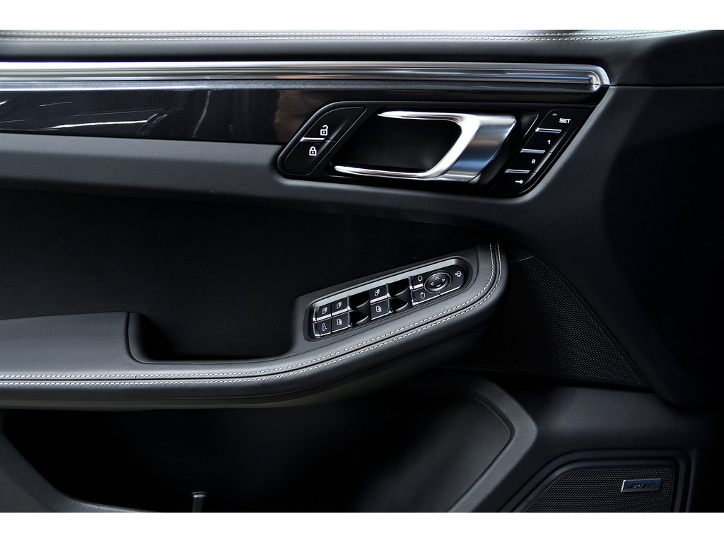 Porsche Macan S AWD / Premium Package Plus / Sport Exhaust 2024 à Laval, Québec - 34 - w1024h768px