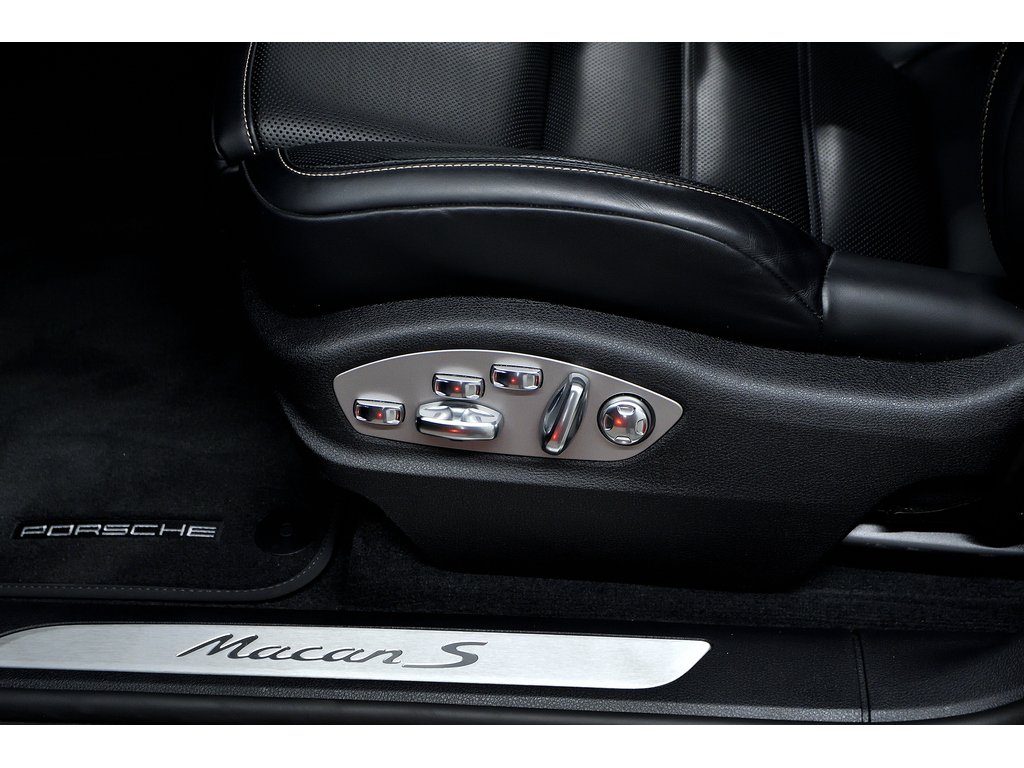 2024 Porsche Macan S AWD / Premium Package Plus / Sport Exhaust in Laval, Quebec - 18 - w1024h768px