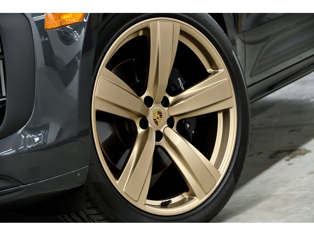 2024 Porsche Macan S AWD / Premium Package Plus / Sport Exhaust in Laval, Quebec - 8 - w1024h768px