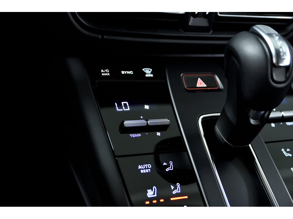 2024 Porsche Macan S AWD / Premium Package Plus / Sport Exhaust in Laval, Quebec - 31 - w1024h768px