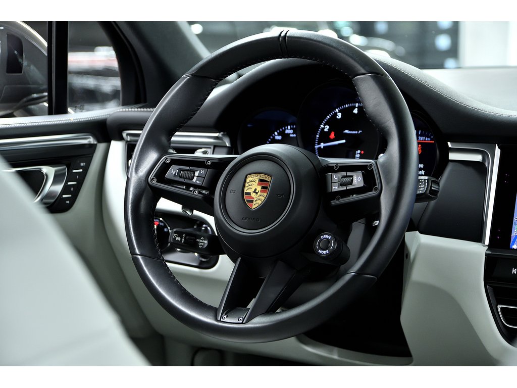 2024 Porsche Macan T AWD / Air Suspension / Premium Package in Laval, Quebec - 39 - w1024h768px