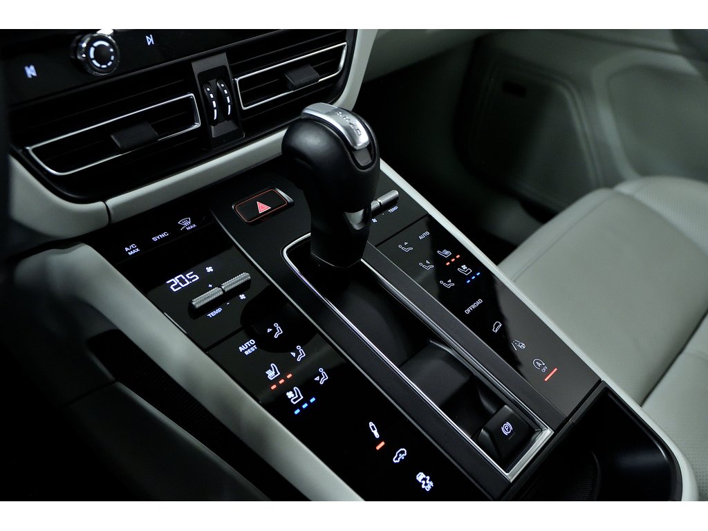 2024 Porsche Macan T AWD / Air Suspension / Premium Package in Laval, Quebec - 27 - w1024h768px
