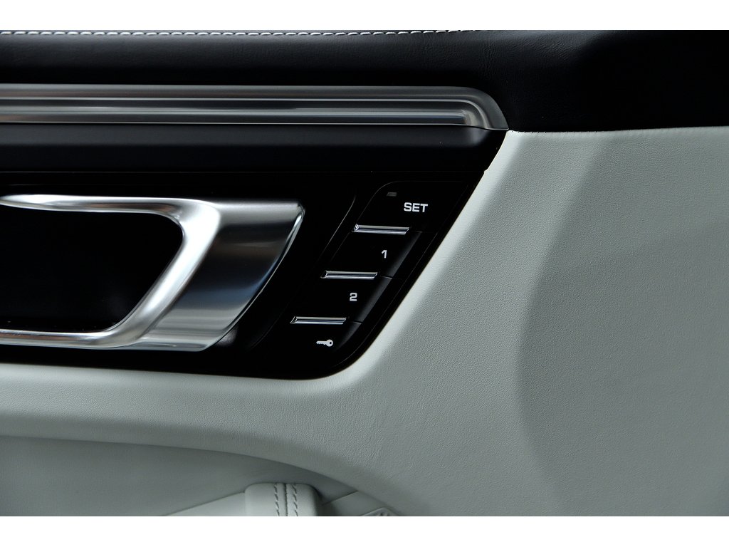 2024 Porsche Macan T AWD / Air Suspension / Premium Package in Laval, Quebec - 31 - w1024h768px
