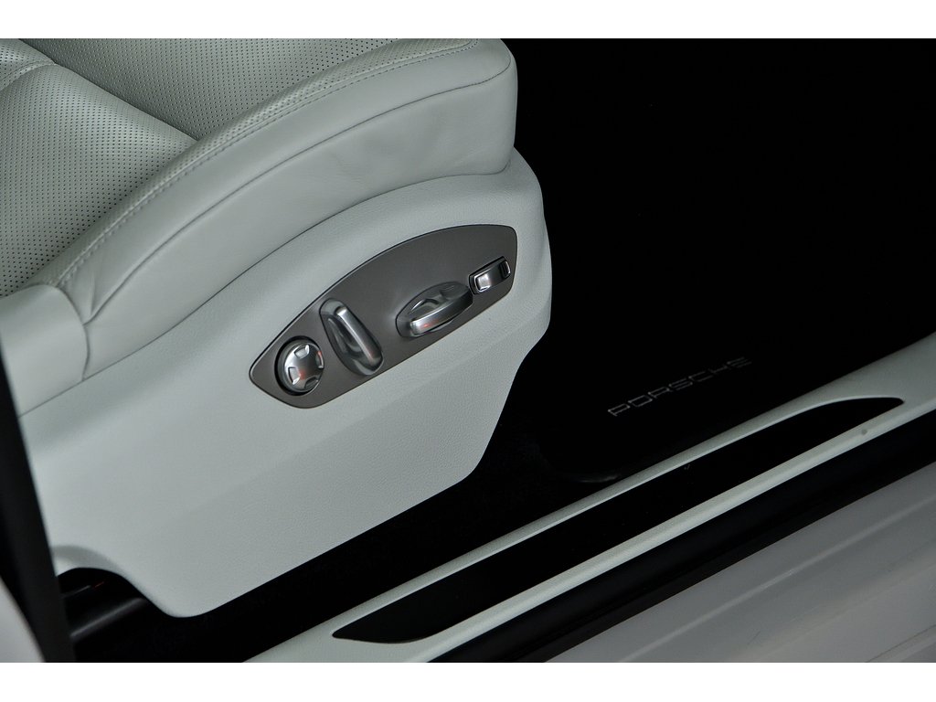 2024 Porsche Macan T AWD / Air Suspension / Premium Package in Laval, Quebec - 33 - w1024h768px