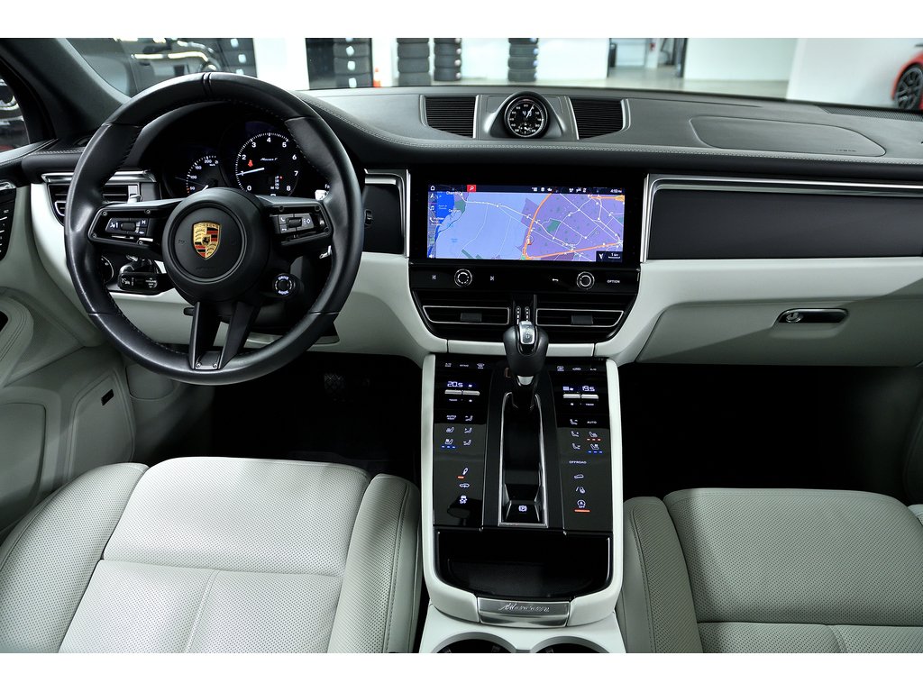 2024 Porsche Macan T AWD / Air Suspension / Premium Package in Laval, Quebec - 37 - w1024h768px