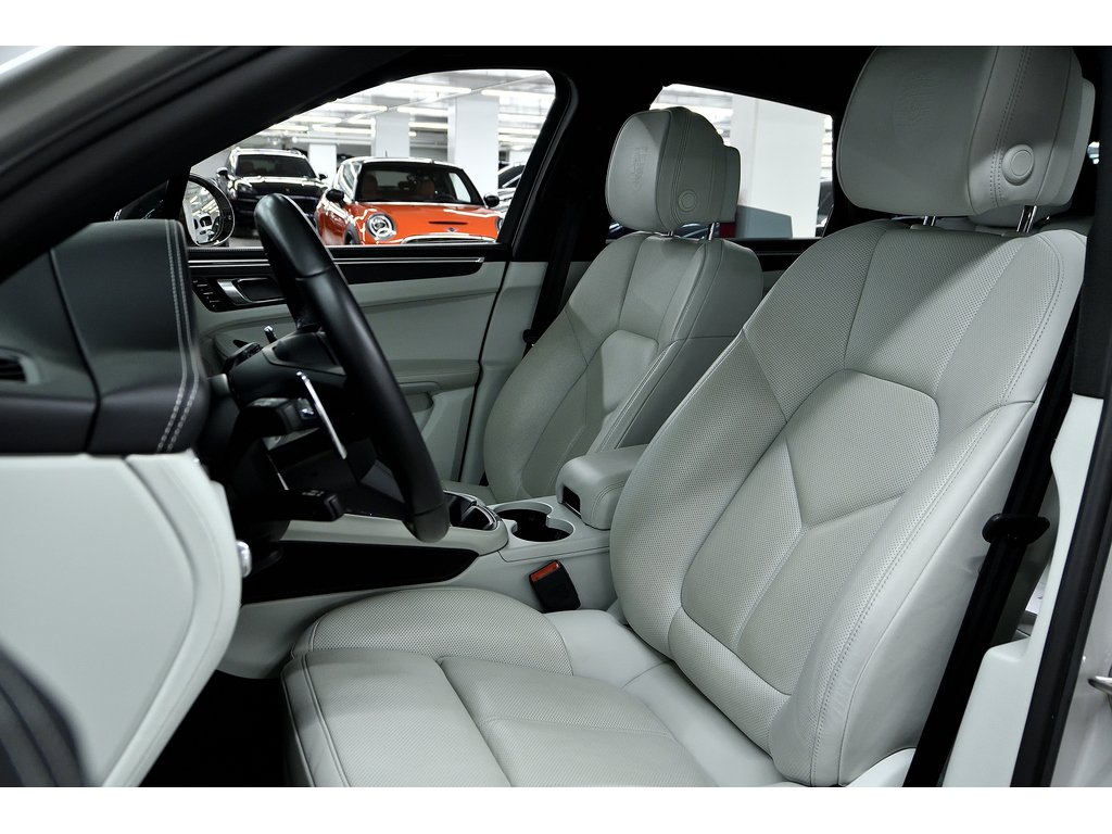 2024 Porsche Macan T AWD / Air Suspension / Premium Package in Laval, Quebec - 15 - w1024h768px