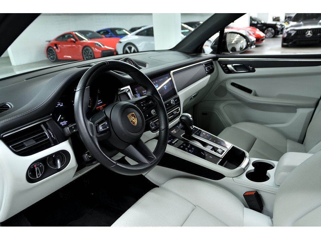 2024 Porsche Macan T AWD / Air Suspension / Premium Package in Laval, Quebec - 12 - w1024h768px