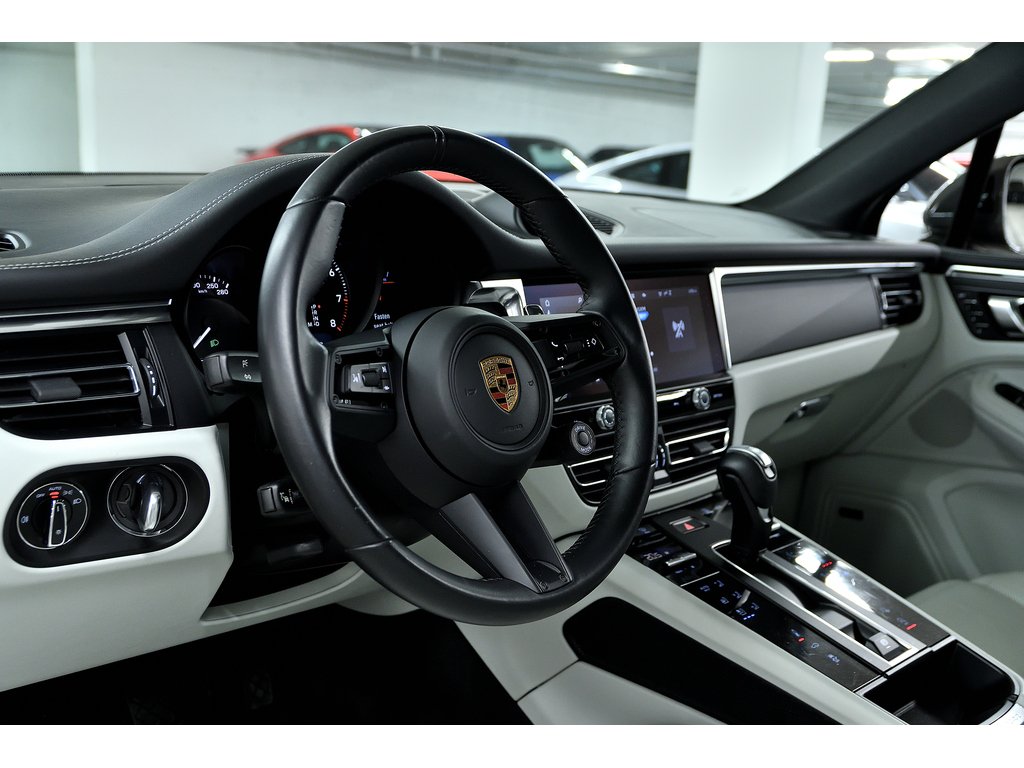 2024 Porsche Macan T AWD / Air Suspension / Premium Package in Laval, Quebec - 11 - w1024h768px