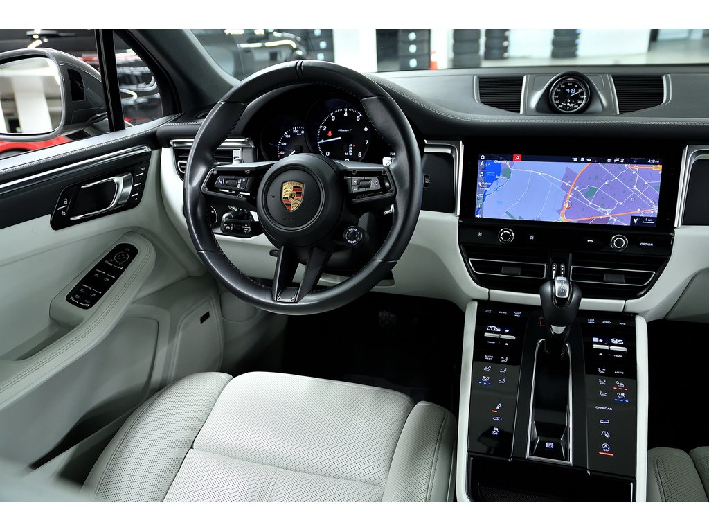 2024 Porsche Macan T AWD / Air Suspension / Premium Package in Laval, Quebec - 38 - w1024h768px