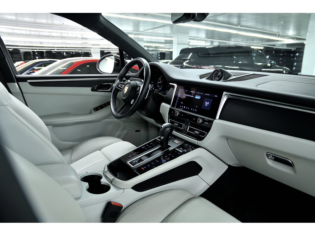 2024 Porsche Macan T AWD / Air Suspension / Premium Package in Laval, Quebec - 29 - w1024h768px