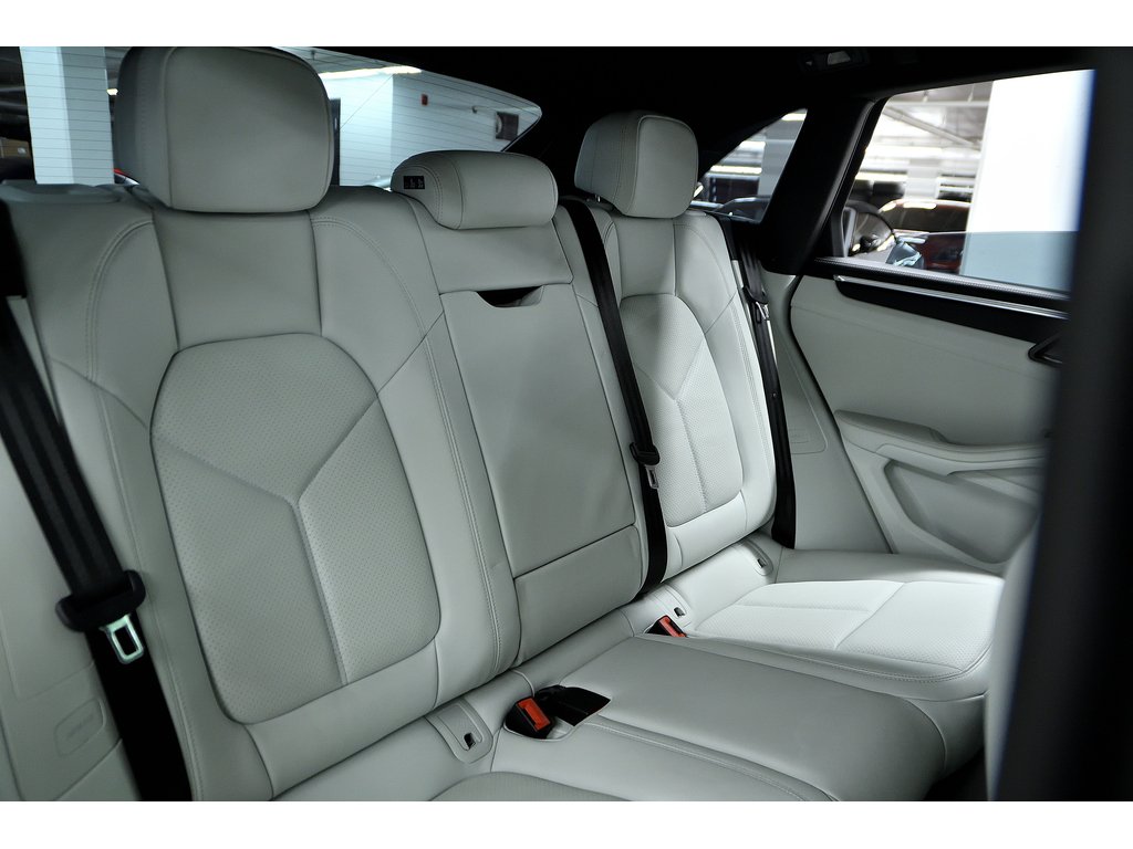 2024 Porsche Macan T AWD / Air Suspension / Premium Package in Laval, Quebec - 36 - w1024h768px
