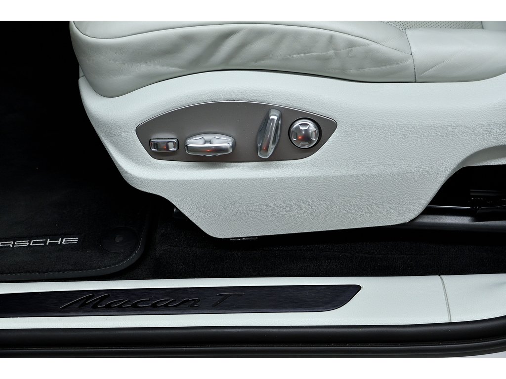 2024 Porsche Macan T AWD / Air Suspension / Premium Package in Laval, Quebec - 14 - w1024h768px